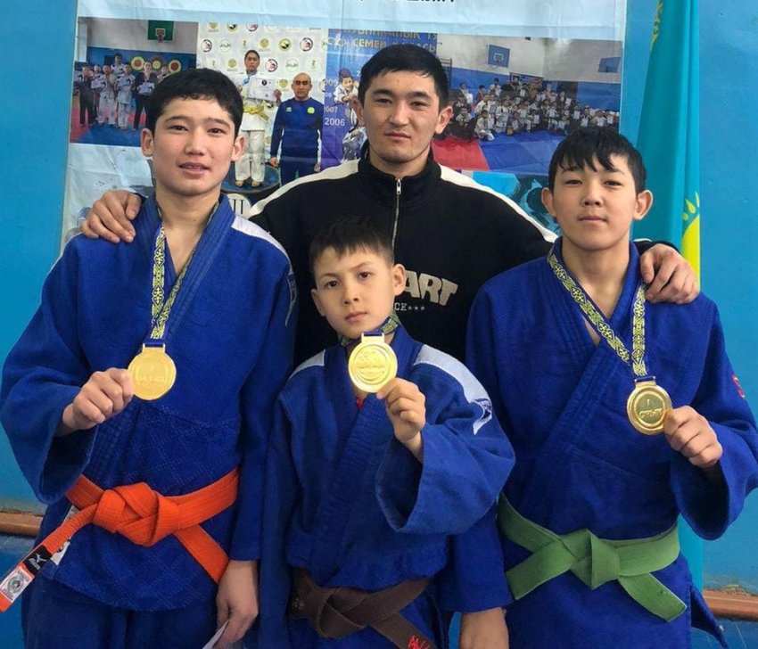 Жас балуандар жеңісі